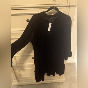 Women’s black velvet dress
